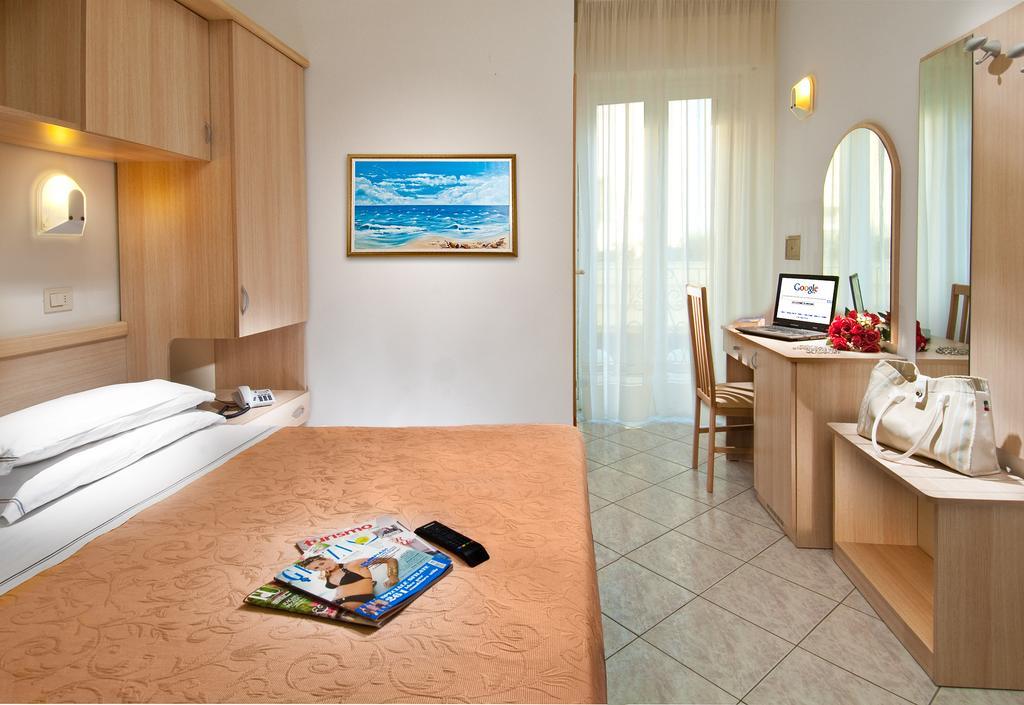 Hotel Lido Gabicce Mare Room photo